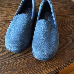 Skechers on the go  Womens blue  slip on Suede Loafers size 8